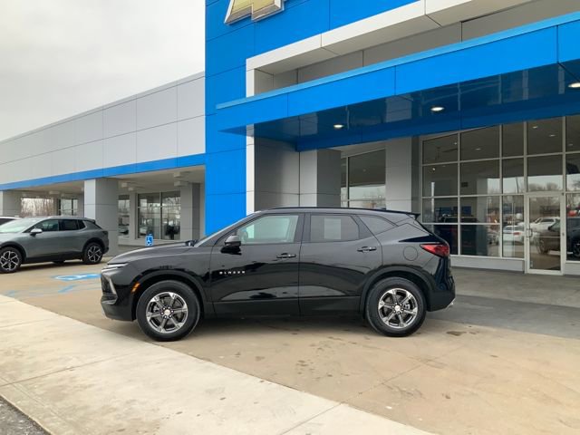 Used 2025 Chevrolet Blazer LT image 4