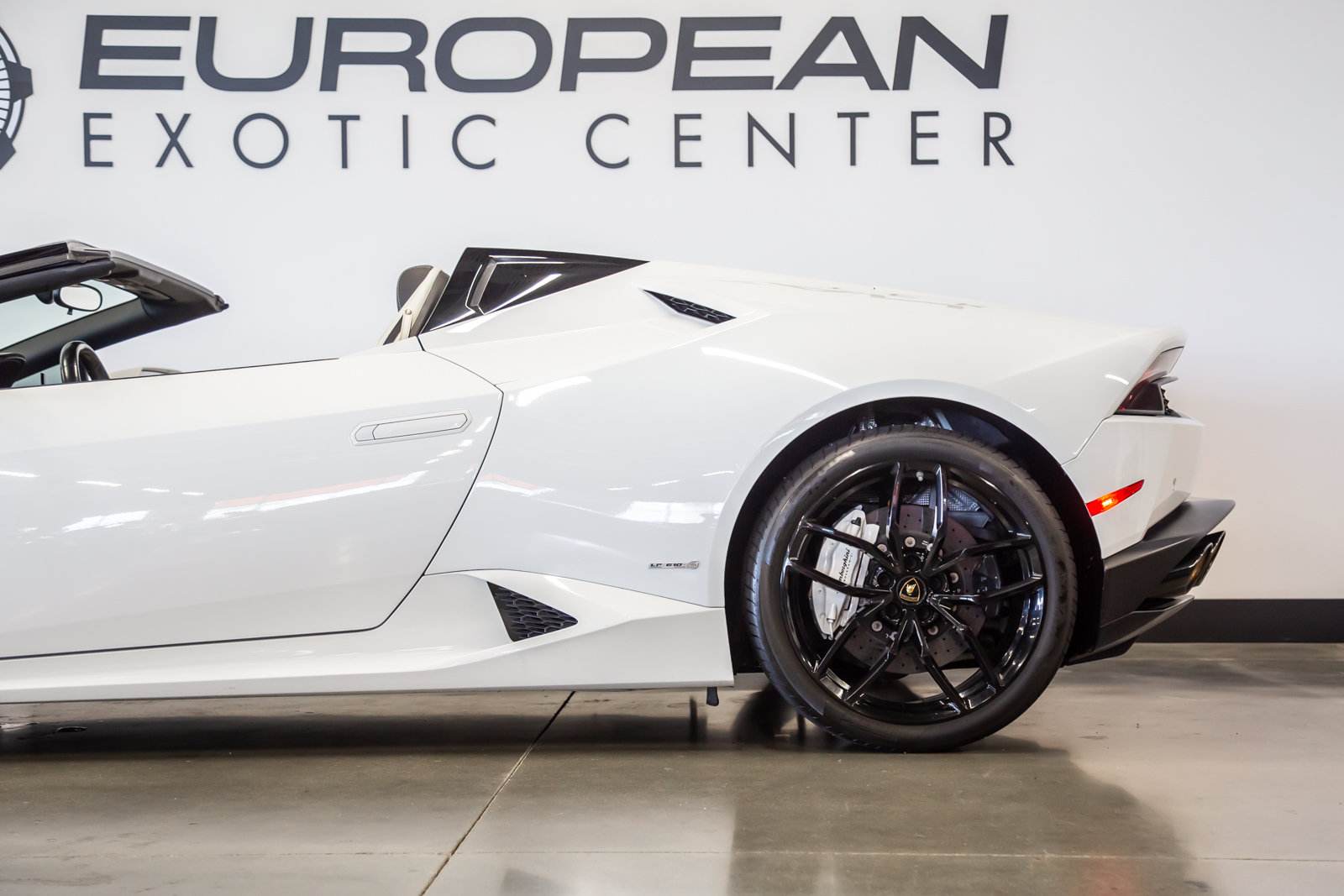 Used 2017 Lamborghini Huracan LP 610-4 AWD/4WD image 22