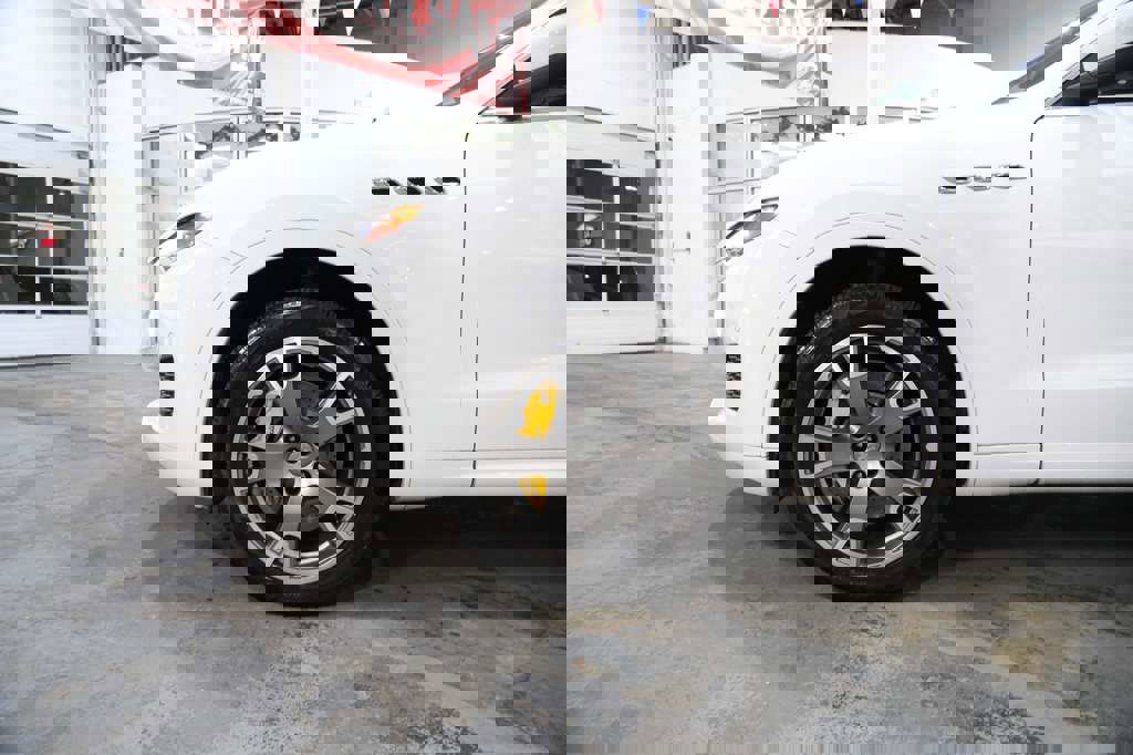 Used 2017 Maserati Levante S image 5