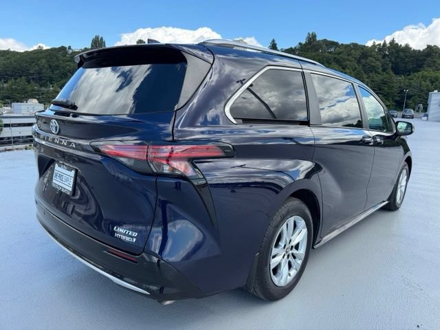 Certified 2024 Toyota Sienna Limited FWD image 5