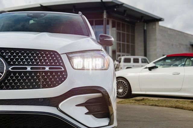 Certified 2024 Mercedes-Benz GLE 450e 4MATIC image 4