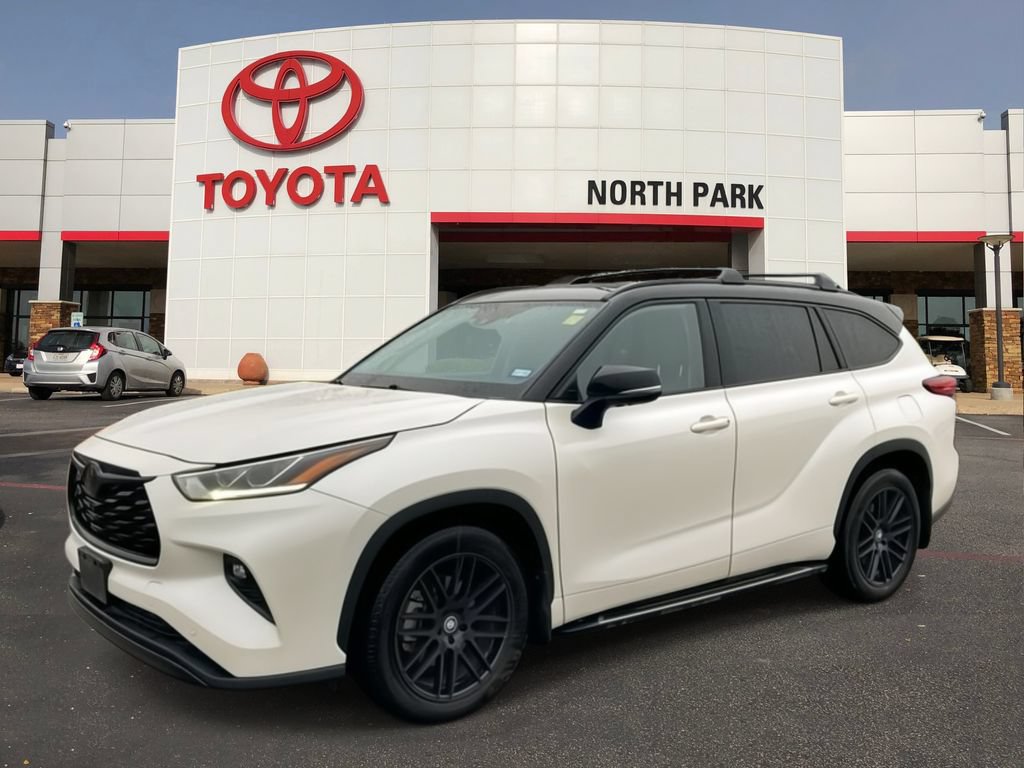 Used 2021 Toyota Highlander Platinum AWD/4WD image 1