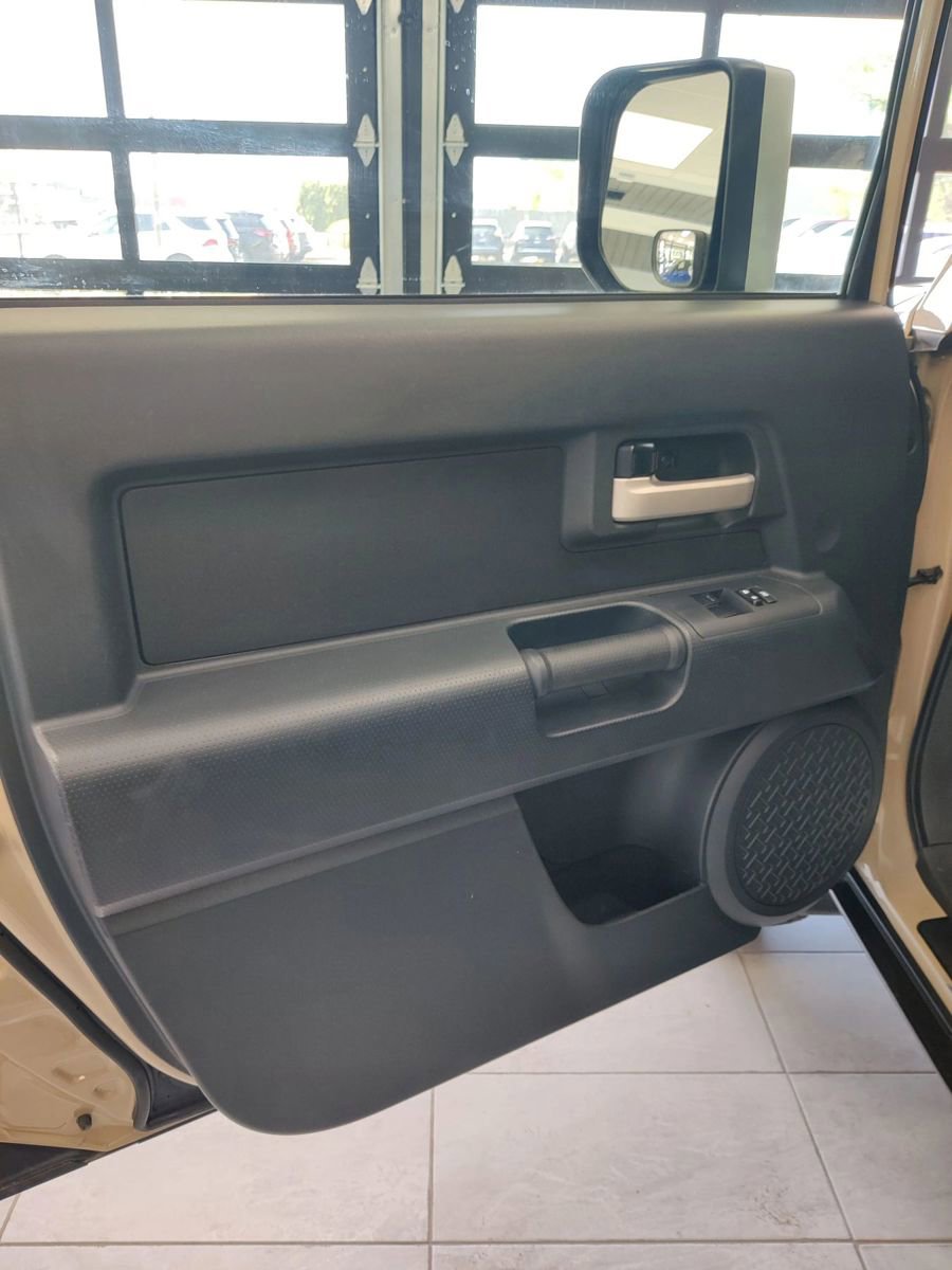 Used 2014 Toyota FJ Cruiser 4WD w/ Convenience Package image 24