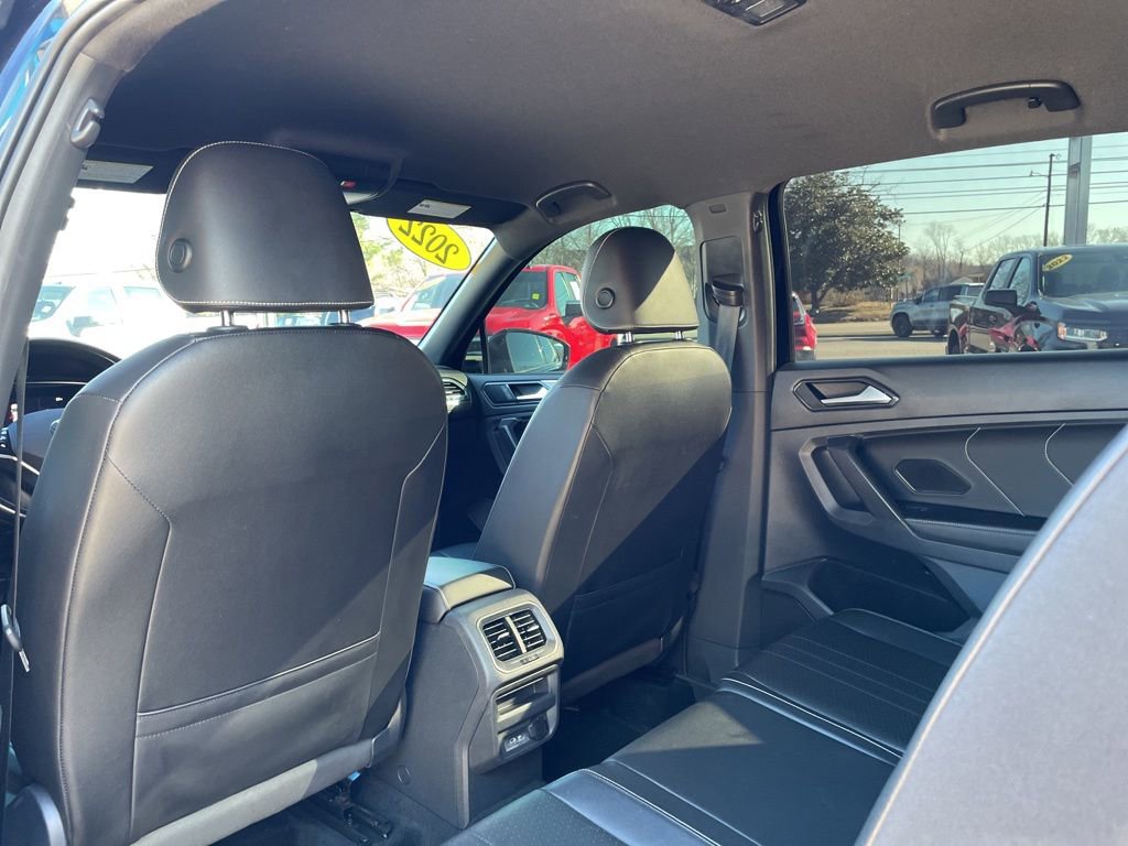 Used 2022 Volkswagen Tiguan SE R-Line image 42