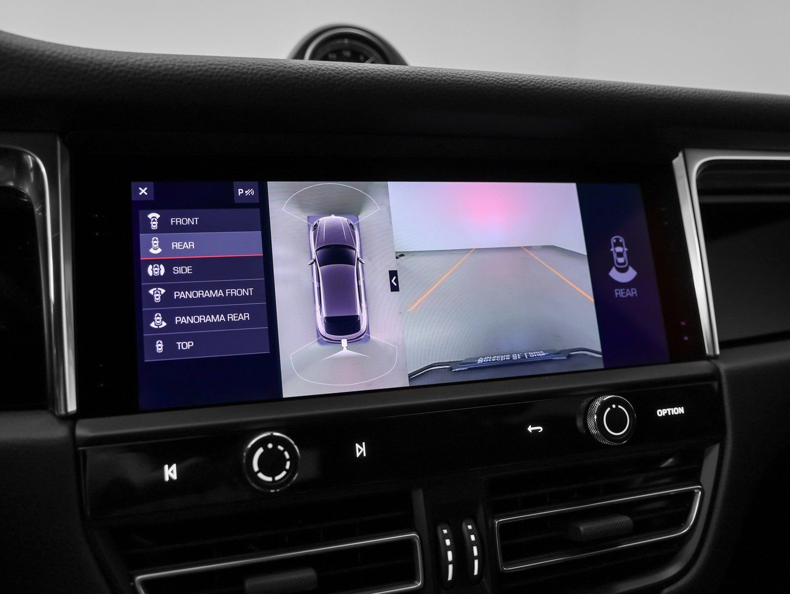 Certified 2025 Porsche Macan image 32