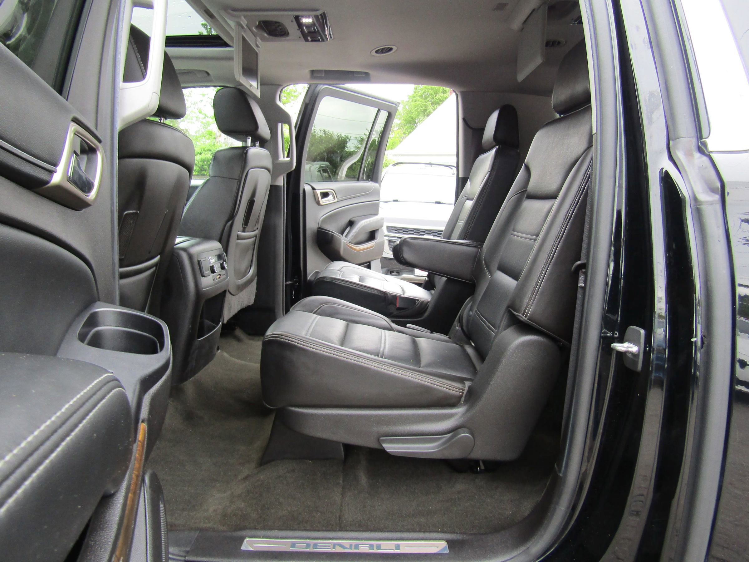 Used 2016 GMC Yukon XL Denali w/ Open Road Package AWD/4WD image 13