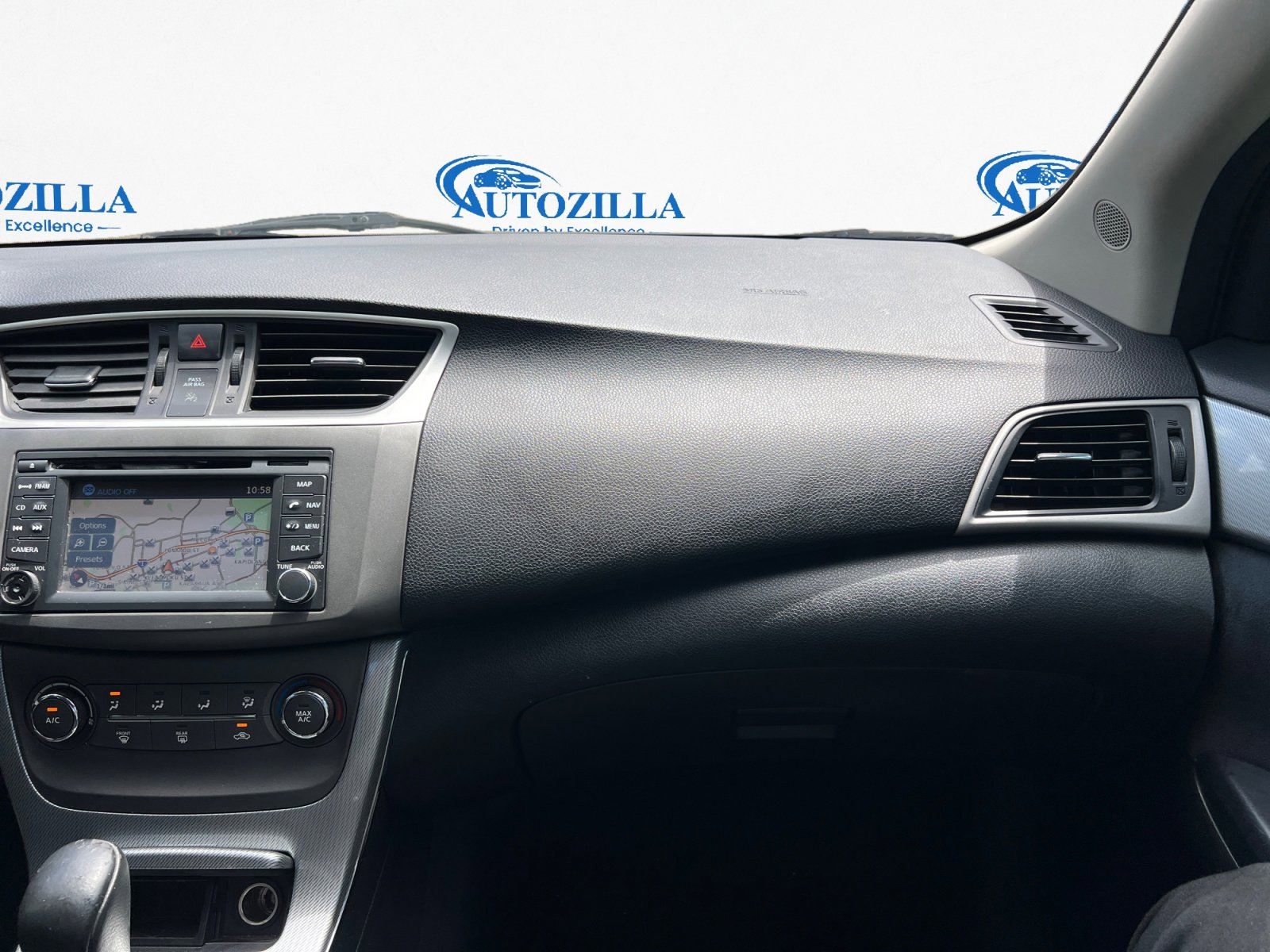 Used 2013 Nissan Sentra SR w/ Premium Pkg FWD image 11
