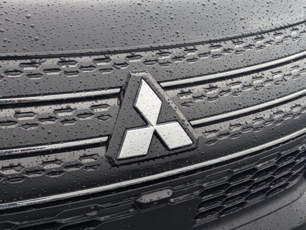 Used 2023 Mitsubishi Outlander 4WD Plug-In Hybrid image 11