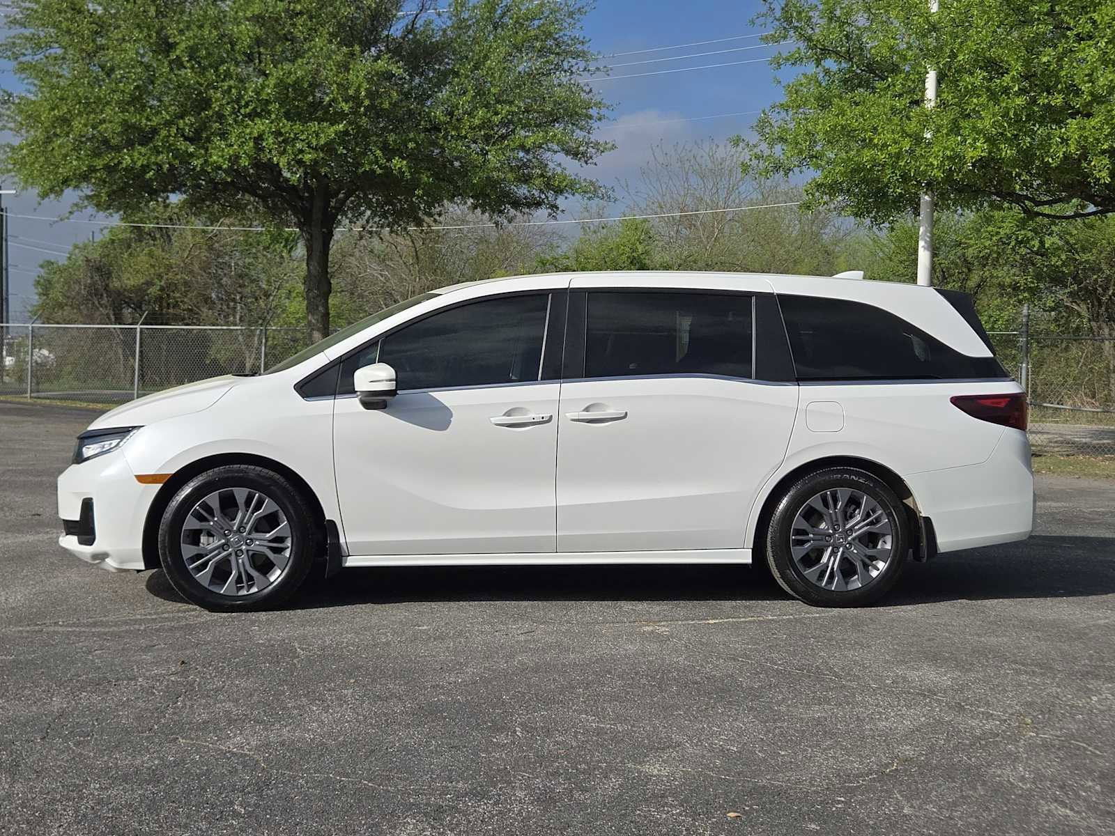 Used 2025 Honda Odyssey Touring image 5
