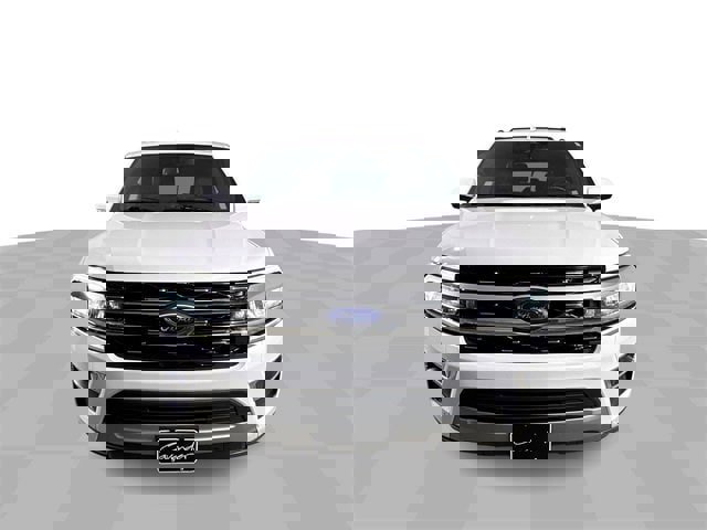 Used 2024 Ford Expedition Limited image 3