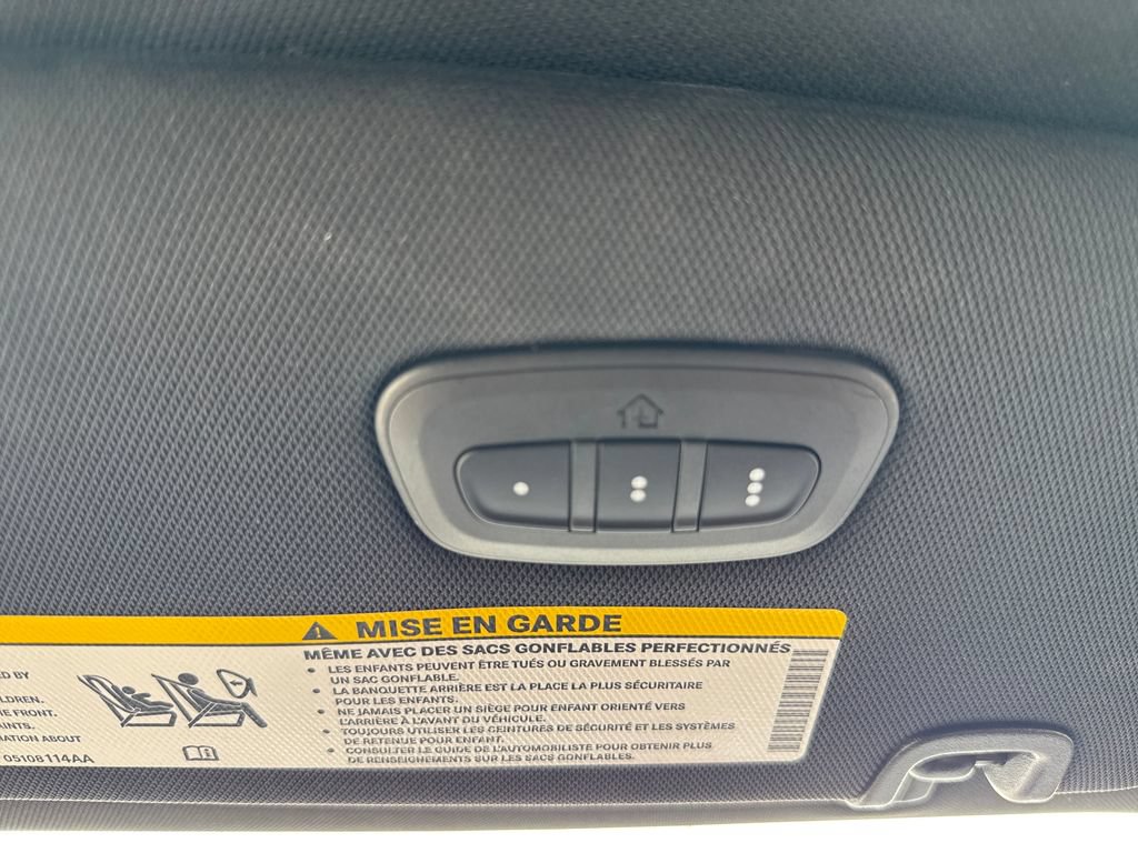 Used 2026 Chrysler Pacifica Limited FWD image 26