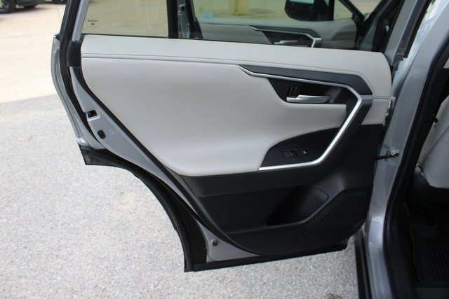Used 2023 Toyota RAV4 Limited image 15