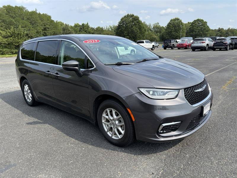 Used 2023 Chrysler Pacifica Touring-L FWD image 23