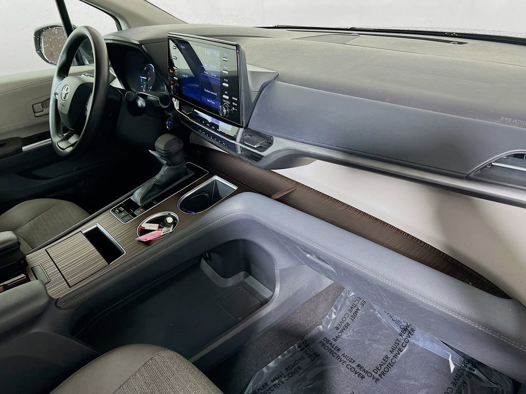 Certified 2022 Toyota Sienna LE image 27