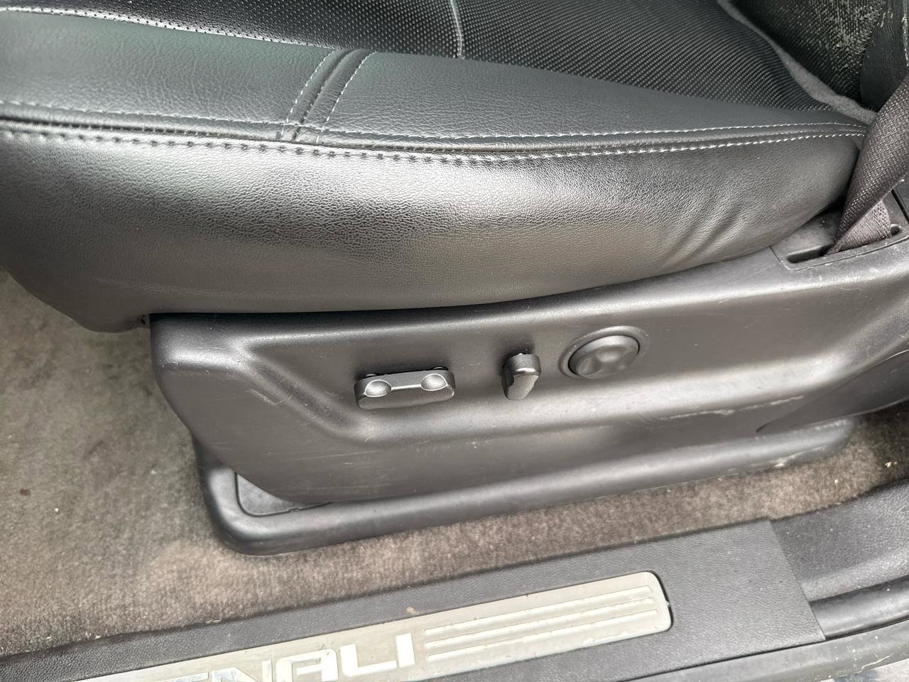 Used 2013 GMC Yukon XL Denali RWD image 13