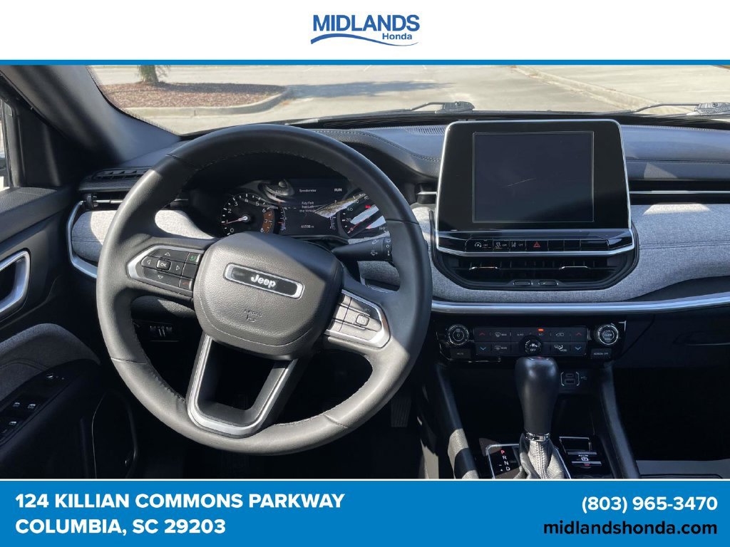 Used 2025 Jeep Compass Latitude w/ Sun & Sound Group AWD/4WD image 12