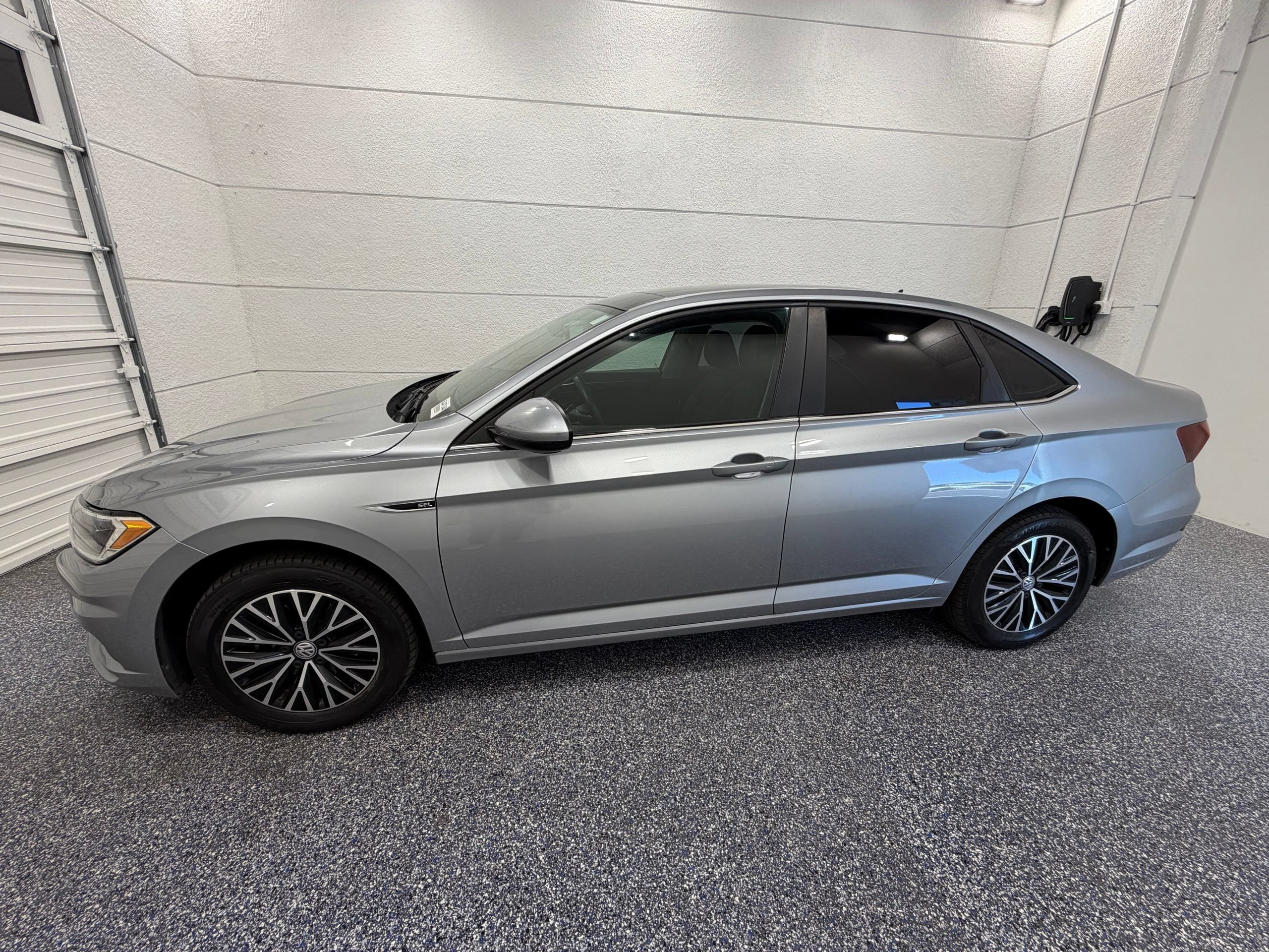 Used 2019 Volkswagen Jetta SEL FWD image 2