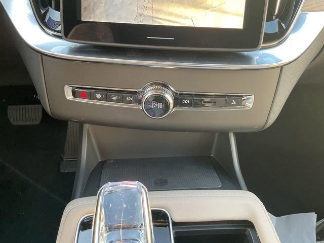 New 2026 Volvo XC90 B5 Plus w/ Protection Package Premier AWD/4WD image 28