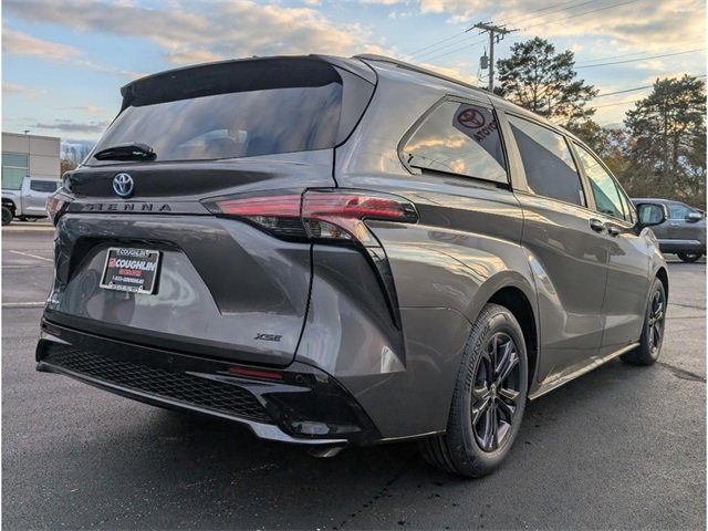 New 2025 Toyota Sienna XSE image 7