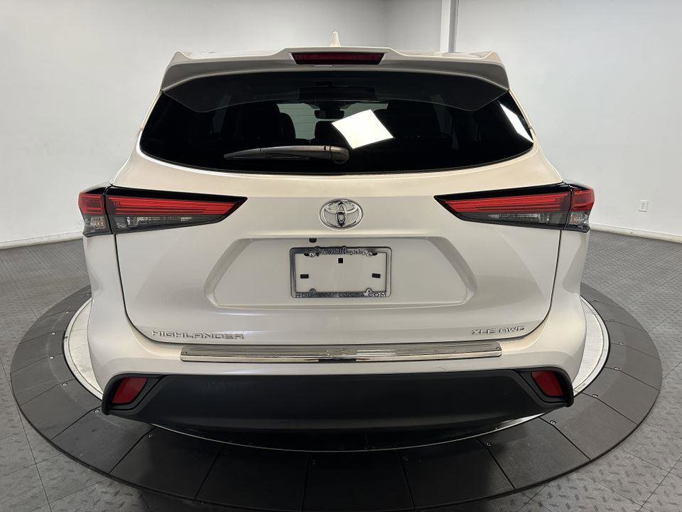 Certified 2022 Toyota Highlander XLE image 11