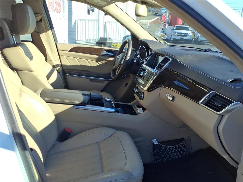 Used 2014 Mercedes-Benz GL 450 4MATIC image 35