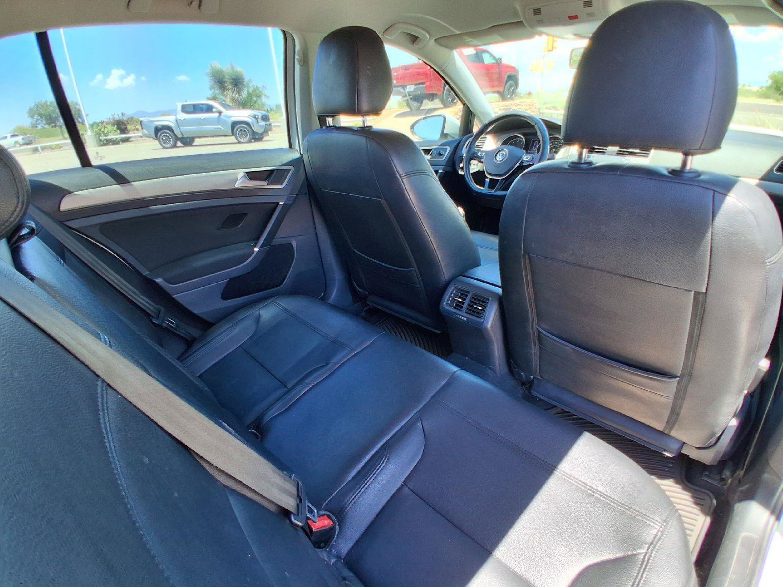 Used 2017 Volkswagen Golf SportWagen FWD image 21