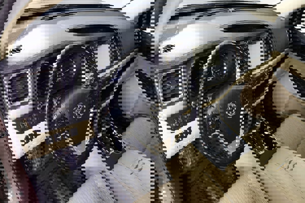 Used 2017 Toyota Highlander Plus image 21