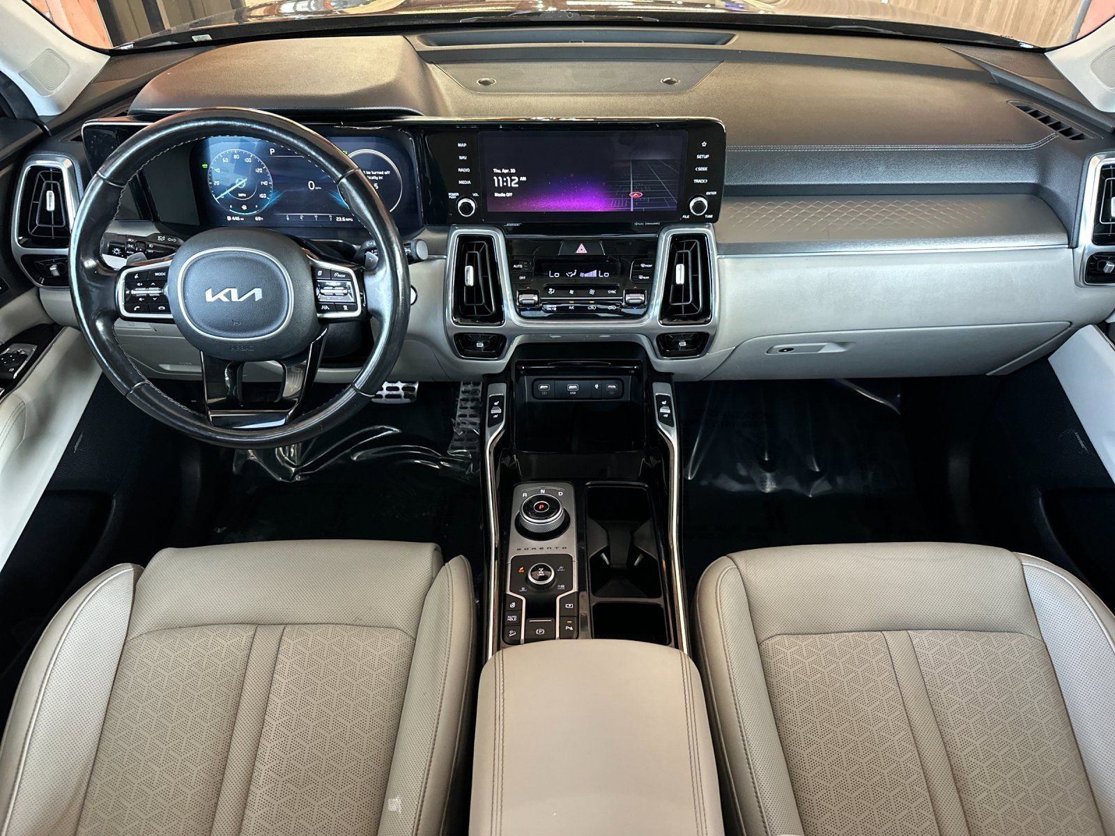 Certified 2023 Kia Sorento SX Prestige w/ Panoramic Sunroof Package AWD/4WD image 18