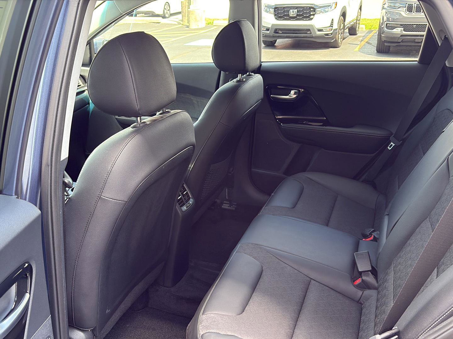 Used 2020 Kia Niro EX FWD image 29