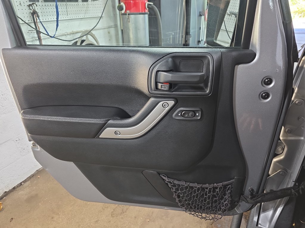 Used 2016 Jeep Wrangler Unlimited Rubicon AWD/4WD image 27