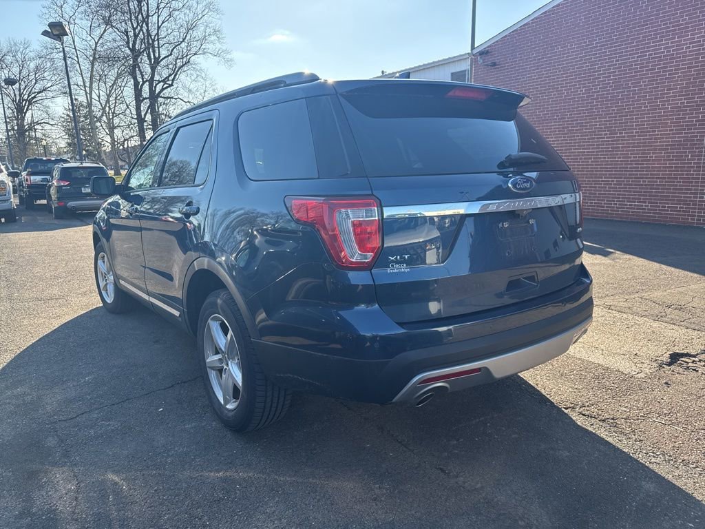 Used 2017 Ford Explorer XLT w/ Equipment Group 202A image 6