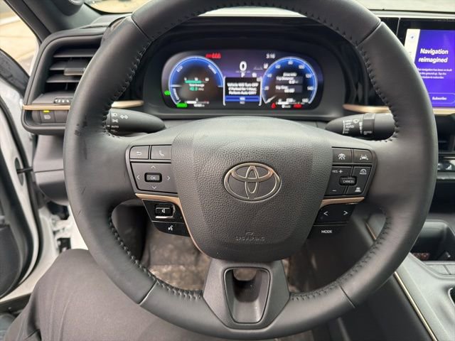 Used 2023 Toyota Crown Limited image 19