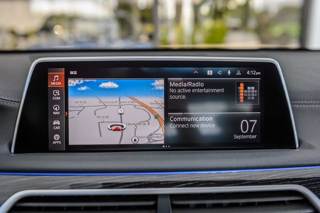 Used 2022 BMW 740i w/ M Sport Package RWD image 20