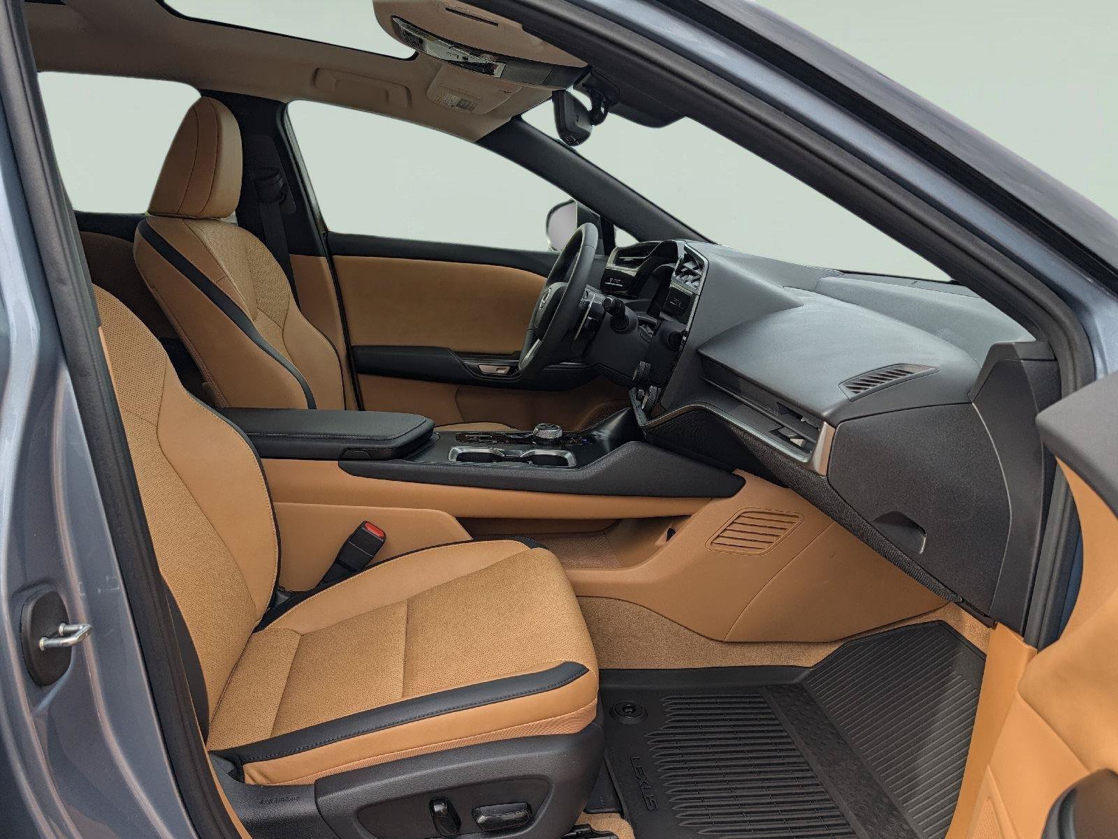 Used 2025 Lexus RZ 450e w/ Technology Package AWD/4WD image 20