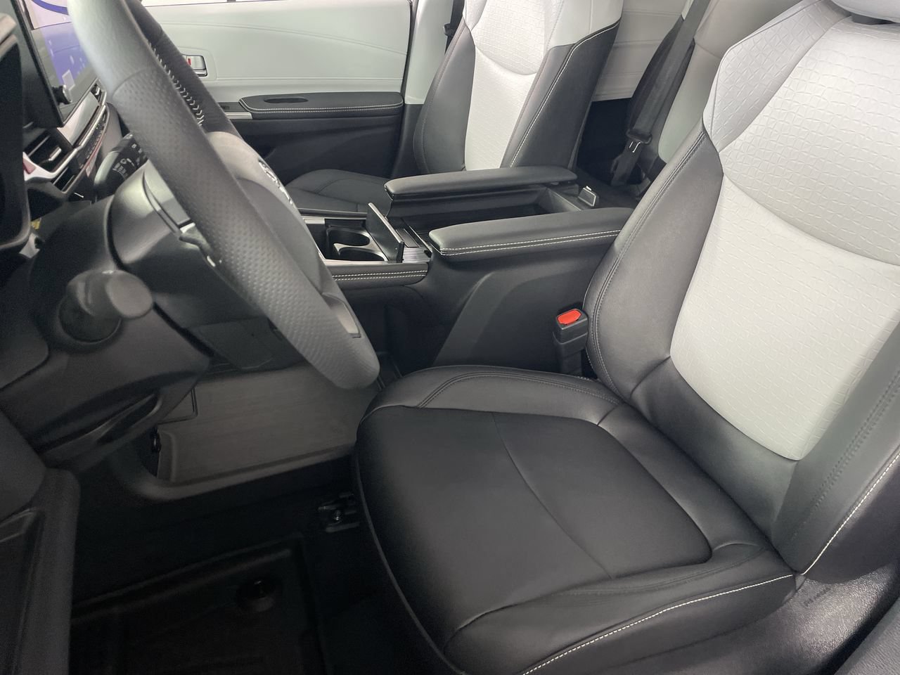 New 2026 Toyota Sienna XSE FWD image 21