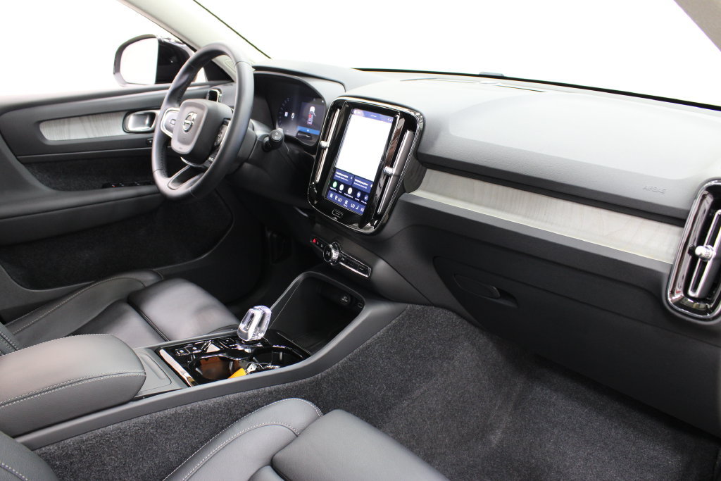 Certified 2026 Volvo XC40 B5 Plus AWD/4WD image 27