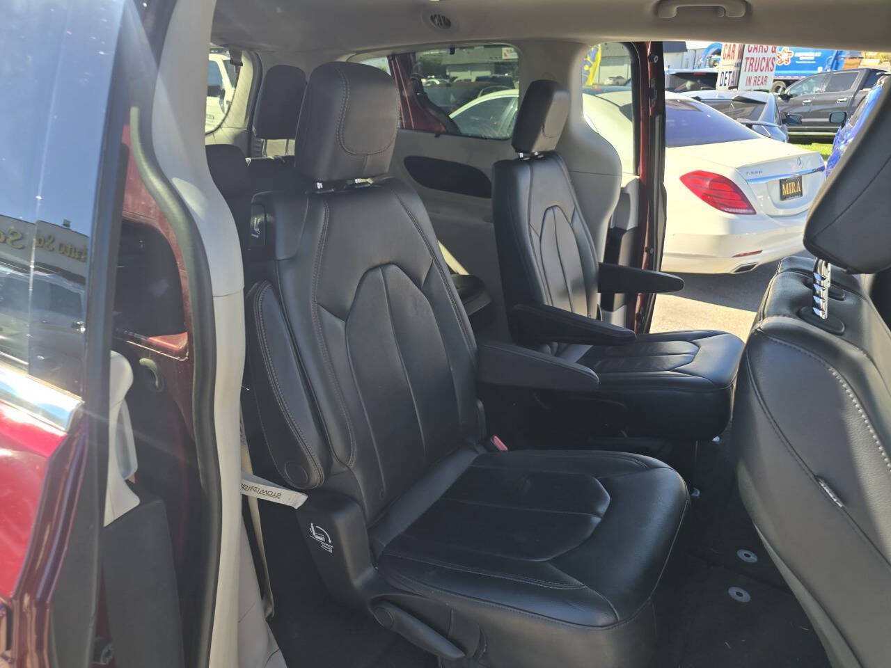 Used 2017 Chrysler Pacifica Touring-L w/ Tire & Wheel Group FWD image 37