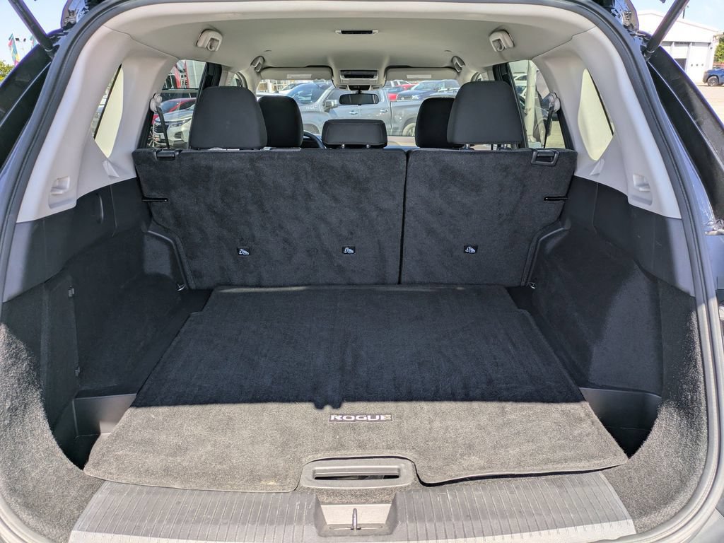 Certified 2023 Nissan Rogue SV FWD image 14
