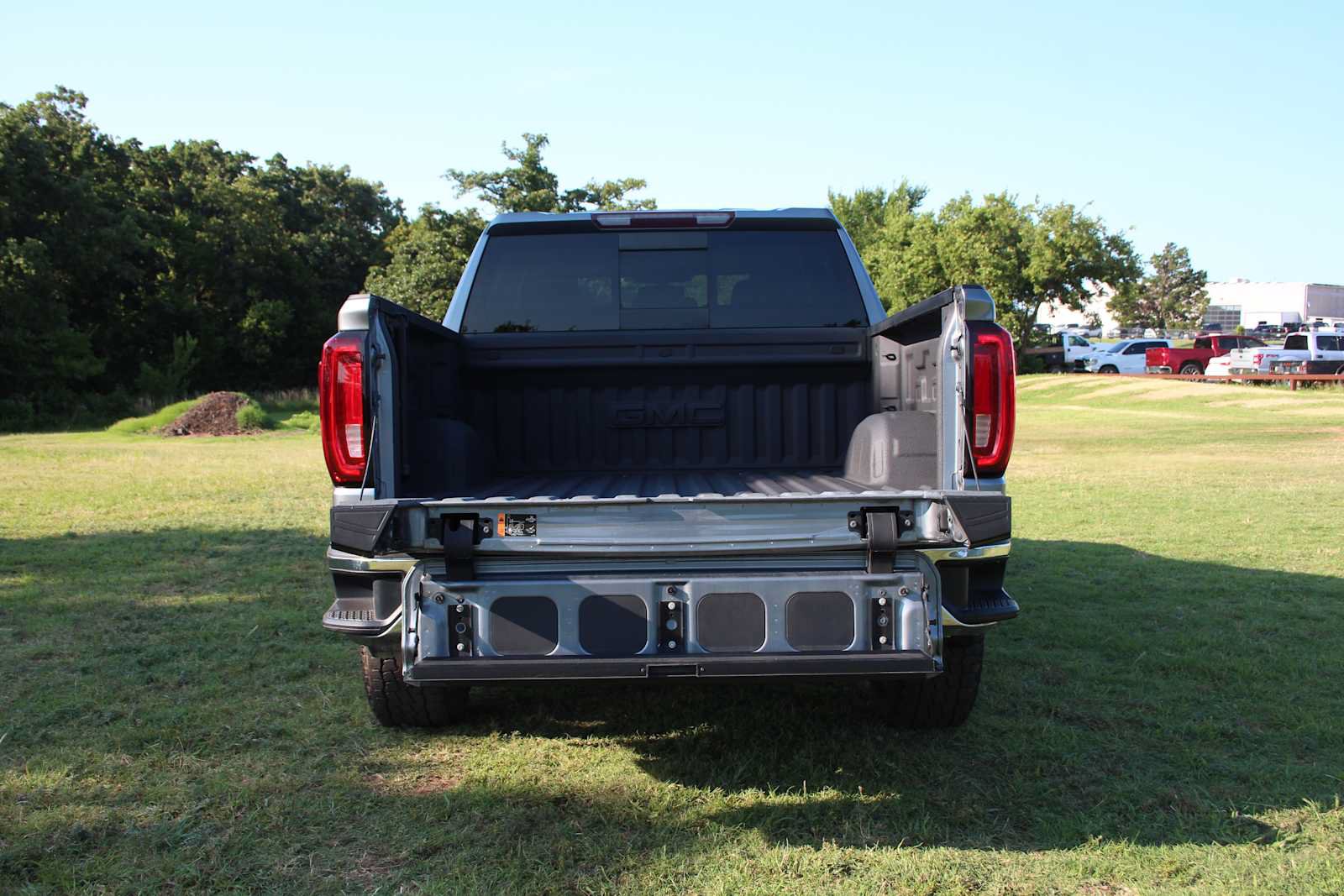 Used 2021 GMC Sierra 1500 SLT AWD/4WD image 11