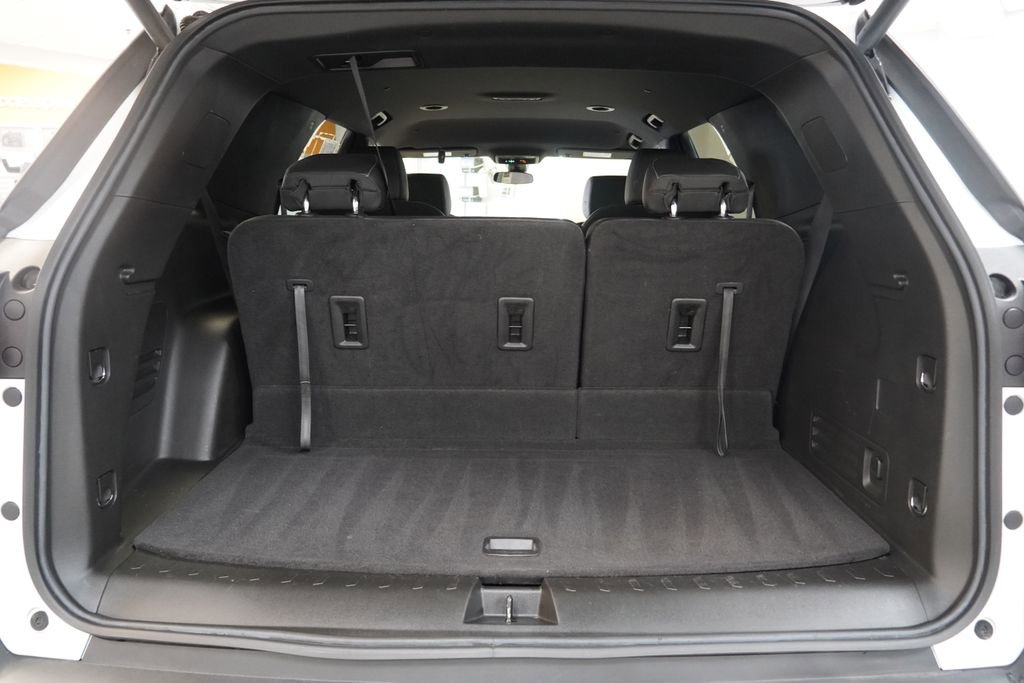 Used 2023 Chevrolet Traverse LT image 13