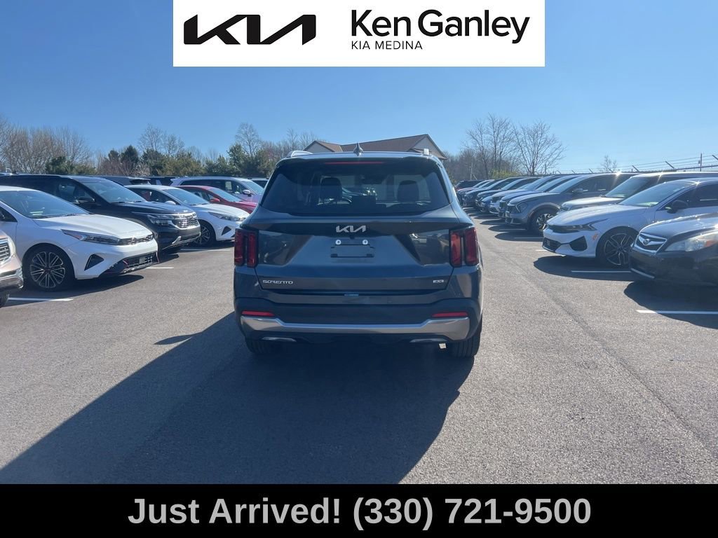 Certified 2024 Kia Sorento S w/ Panoramic Sunroof Package image 6