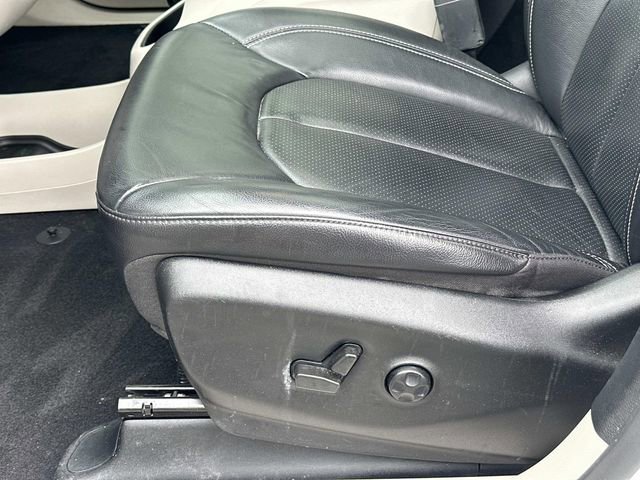 Used 2022 Chrysler Pacifica Touring-L AWD/4WD image 22