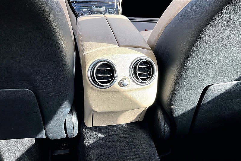 Used 2018 Mercedes-Benz C 300 Sedan w/ Premium Package image 23