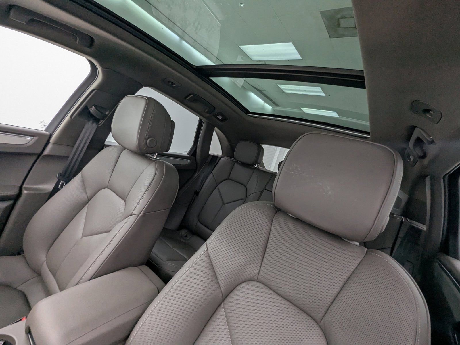 Certified 2026 Porsche Macan Turbo AWD/4WD image 15