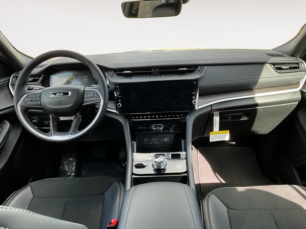 New 2026 Jeep Grand Cherokee Altitude AWD/4WD image 15