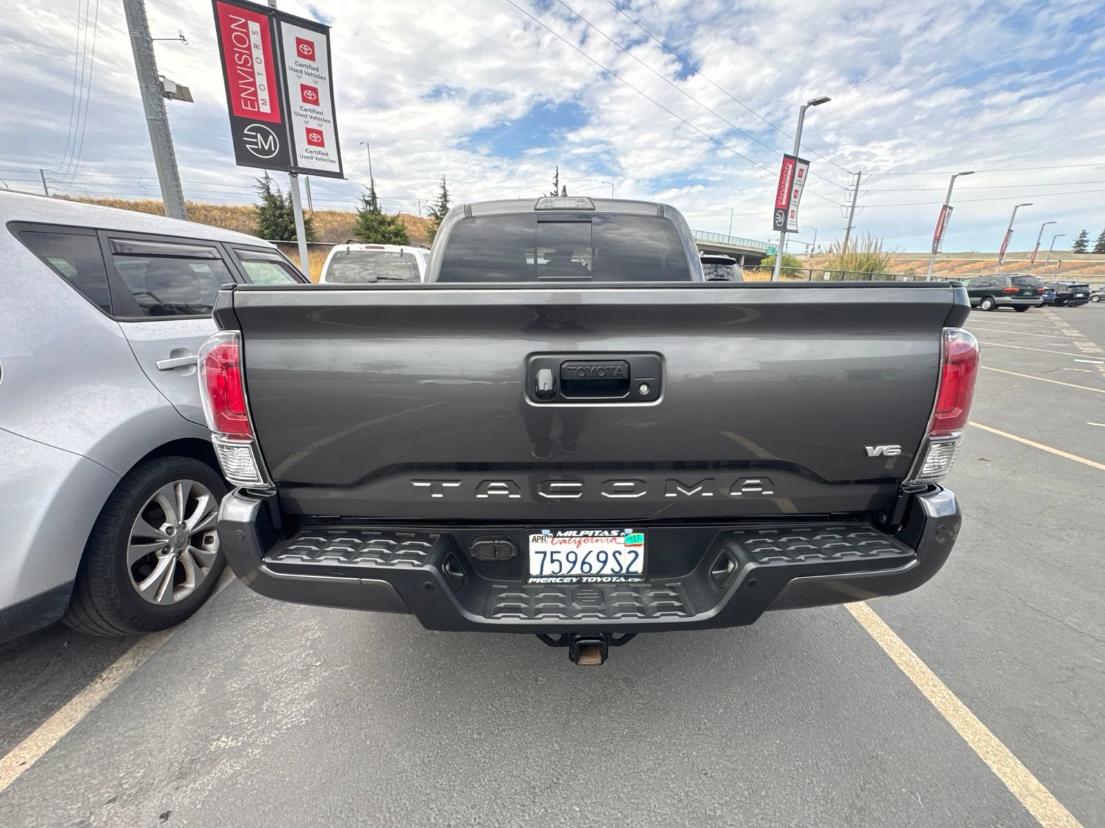 Used 2019 Toyota Tacoma TRD Sport w/ Technology Package RWD image 6