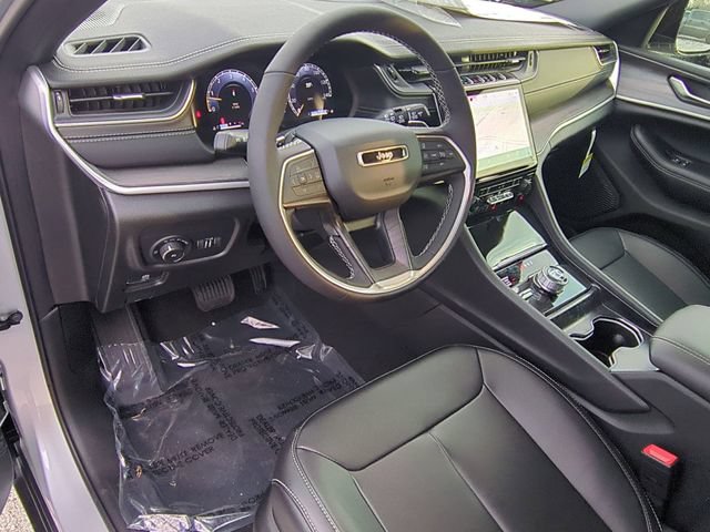 New 2025 Jeep Grand Cherokee L Limited w/ Black Appearance Package AWD/4WD image 12
