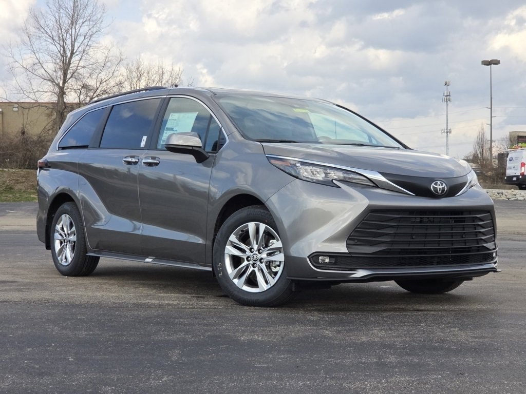 New 2026 Toyota Sienna XLE image 2