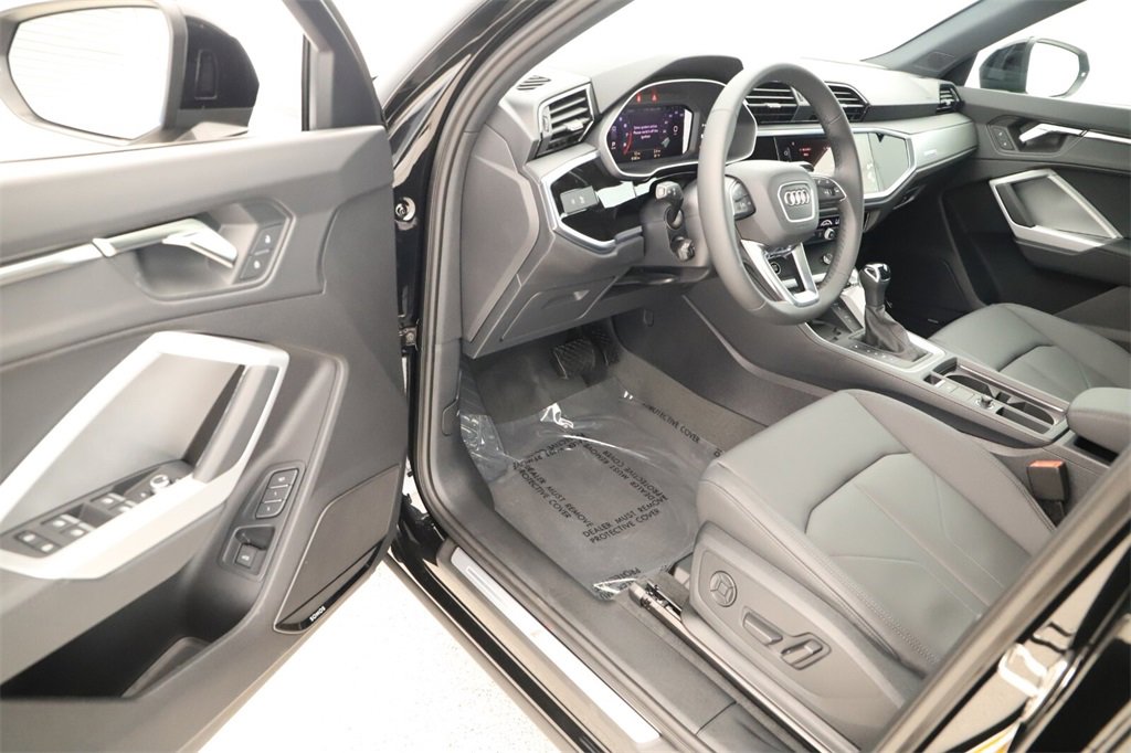 New 2025 Audi Q3 2.0T Premium image 14