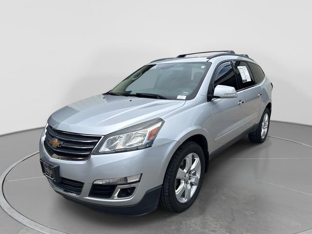 Used 2016 Chevrolet Traverse LT w/ Style and Technology Package FWD image 4